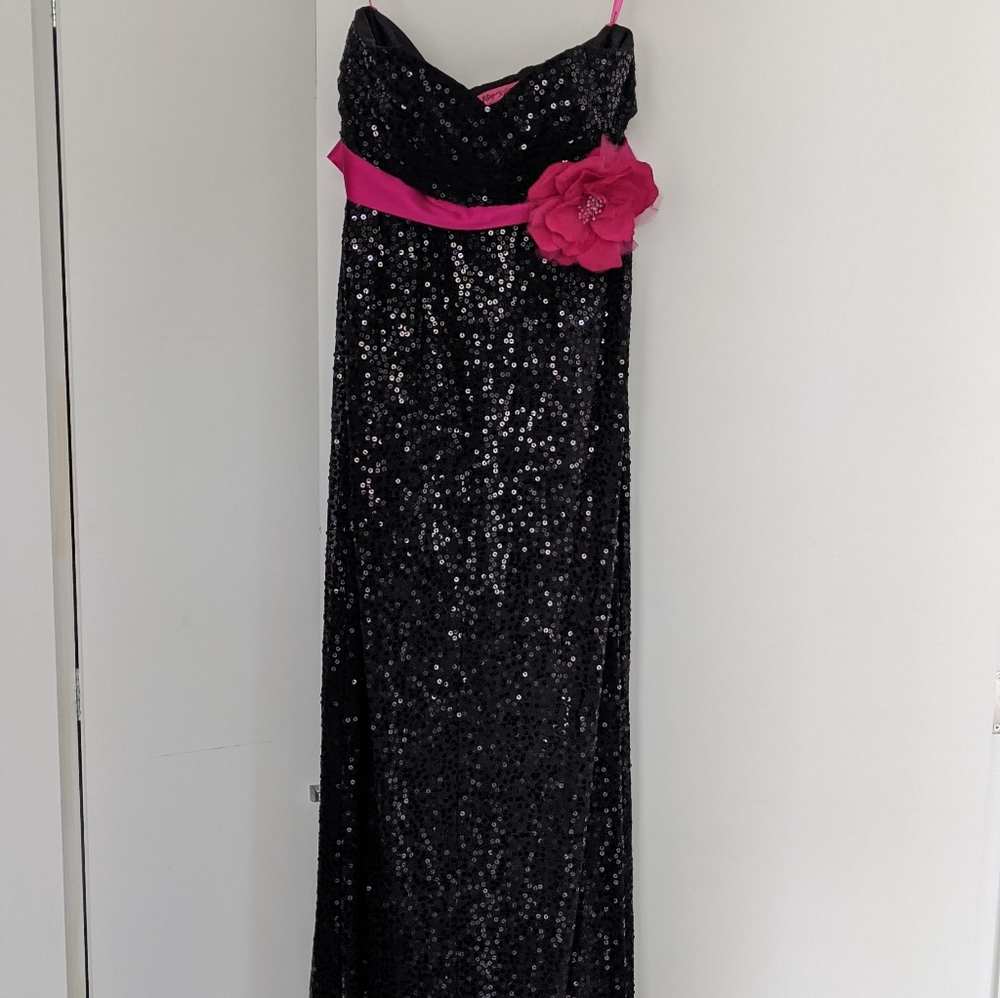 NWOT BETSEY JOHNSON LONG SEQUIN GOWN